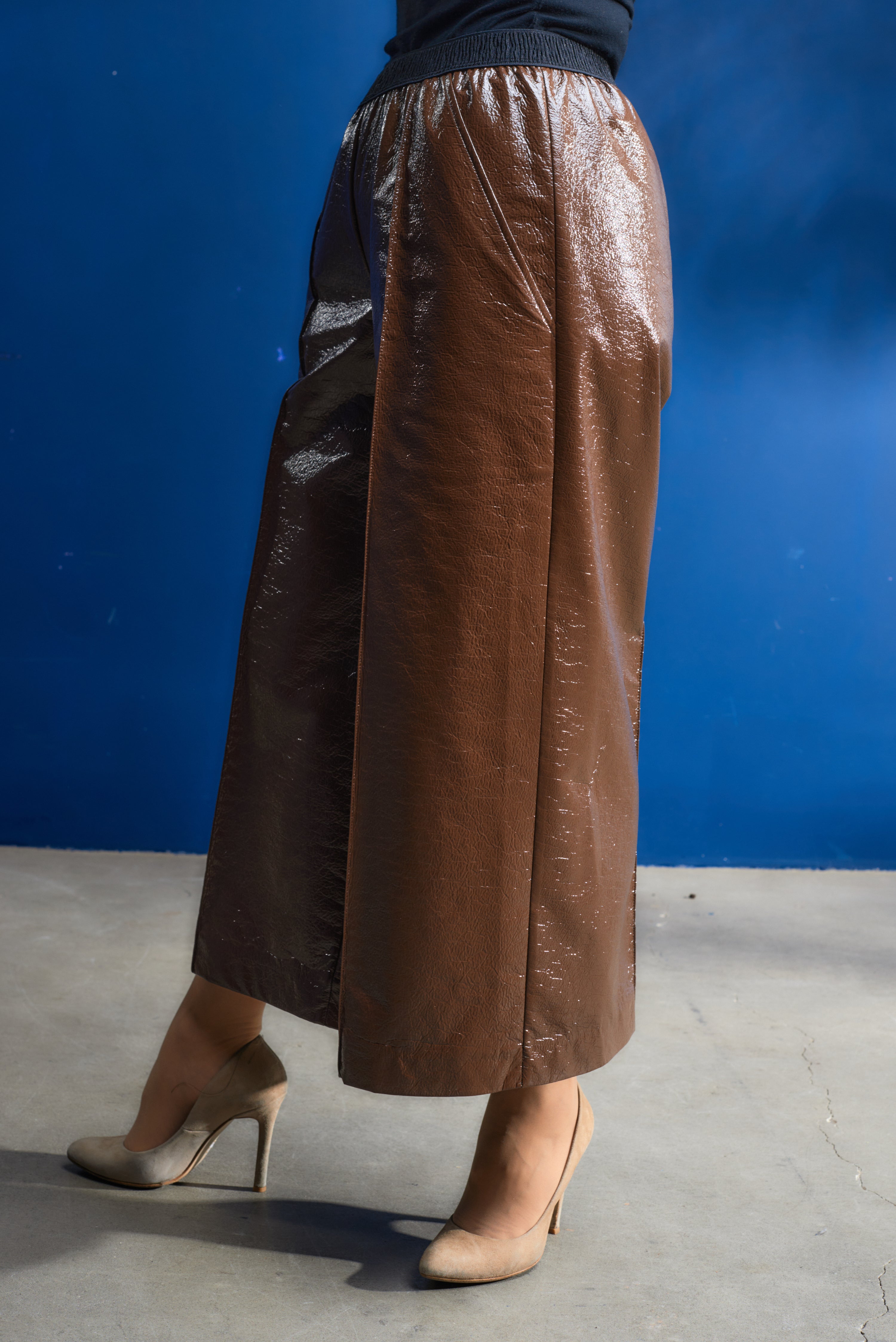 NY77-Design-faux-patent-leather-gaucho-pants