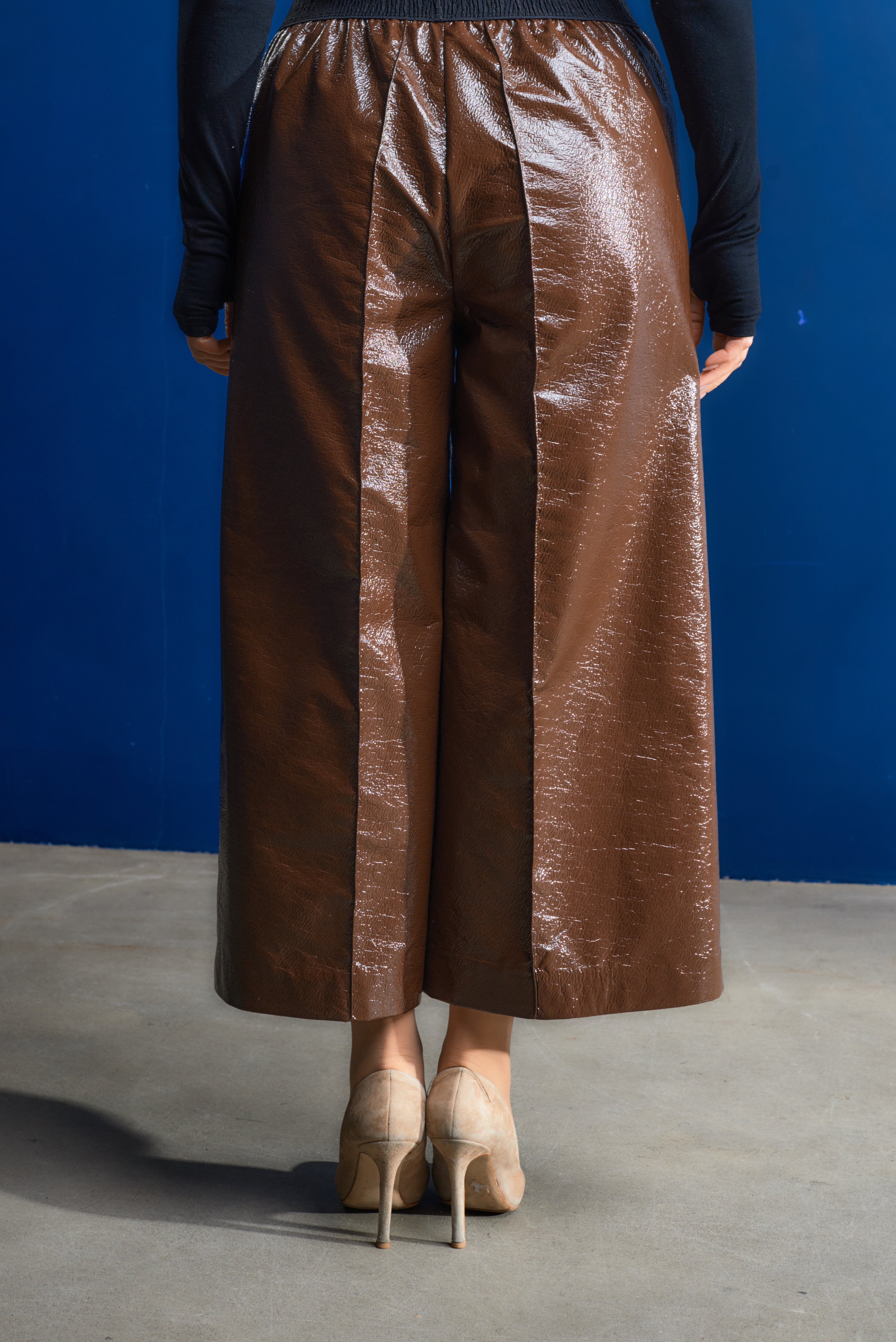 NY77-Design-faux-patent-leather-gaucho-pants