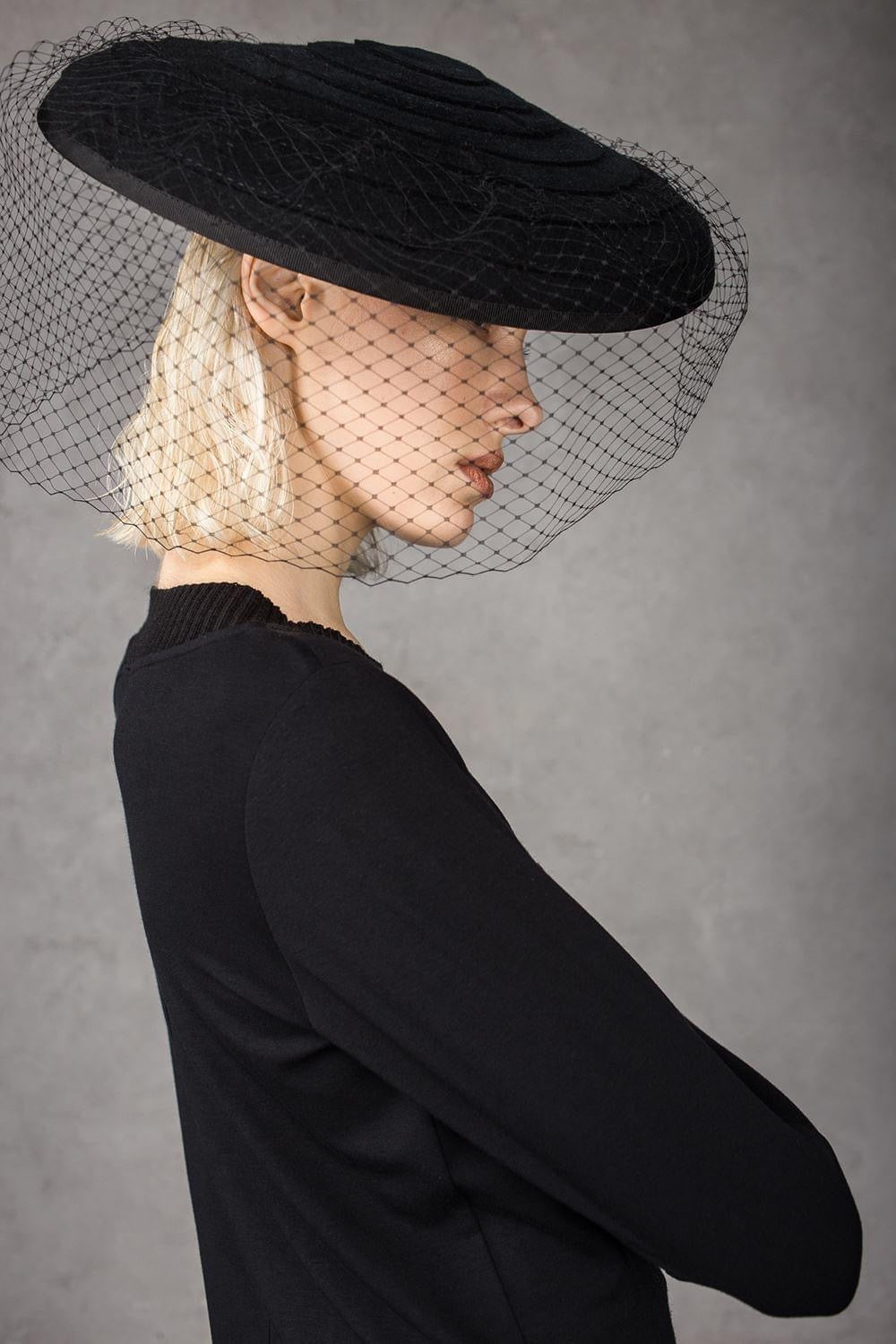 NY77 Fascinator wool hat and net